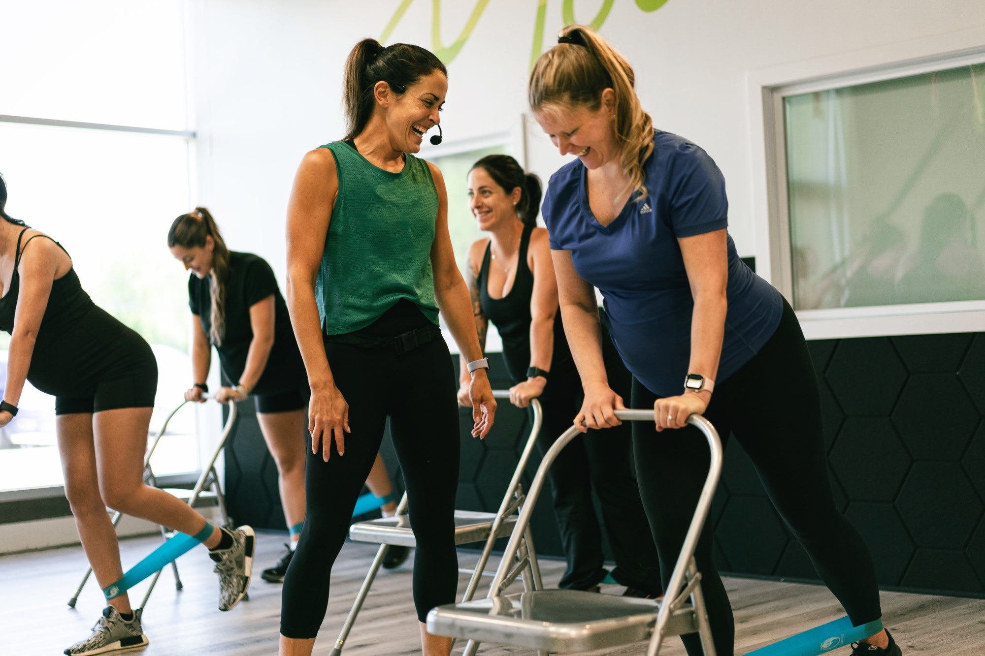 Cours prénatal en groupe au Studio Moov à Boisbriand — entraînement sécuritaire pour femmes enceintes