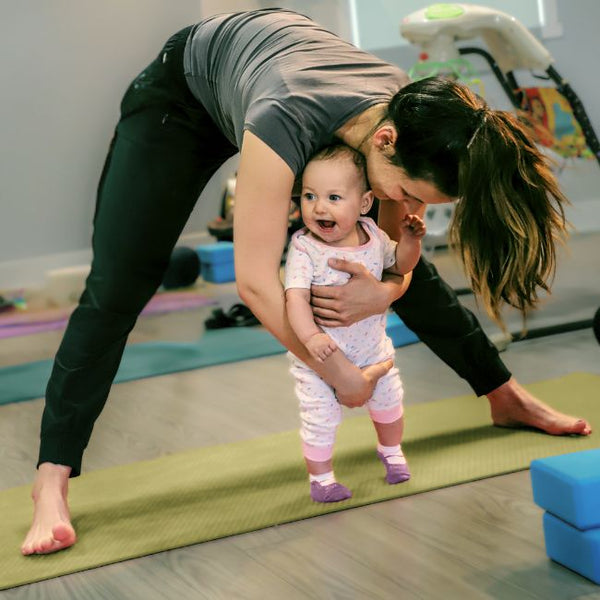 Cours de yoga maman-bébé postnatal en groupe au Studio Moov Boisbriand Rive-Nord